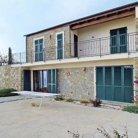 Sleeps 6 Pool Wifi Nyaraló
