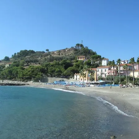 Nyaraló Sleeps 6 Pool Wifi Costarainera